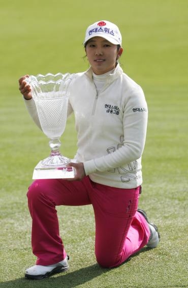 롯데마트 여자오픈, 김보배 첫 우승컵