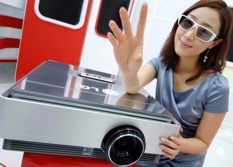 세계최초 듀얼엔진 싱글렌즈 3D 프로젝터