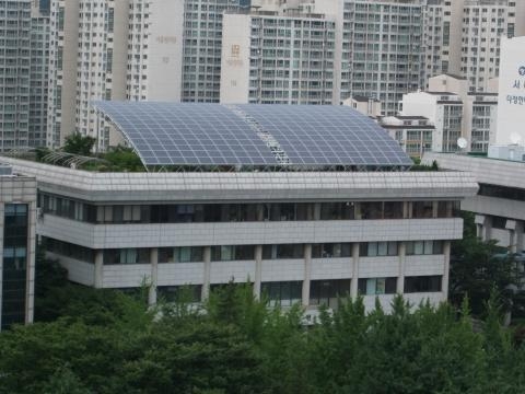 청사건물, 태양광발전설비 가동