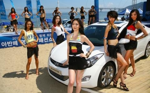 아반떼 이색광고 '눈에 띄네'