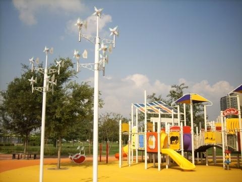 도심 공원에 등장한 풍력·태양광 이색시설