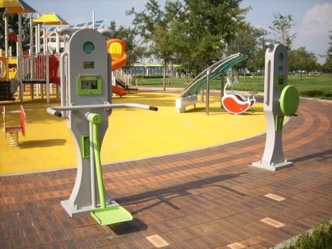 도심 공원에 등장한 풍력·태양광 이색시설