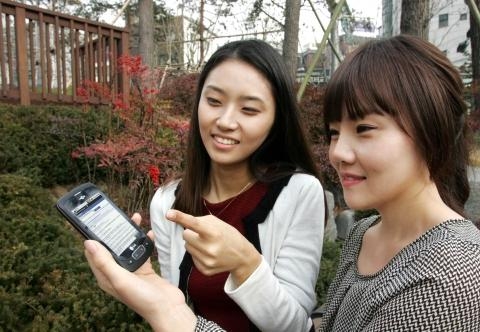 휴대폰으로 페이스북 '소통'