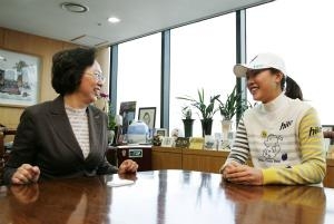 서희경, 파고다 박경실 회장과 만남