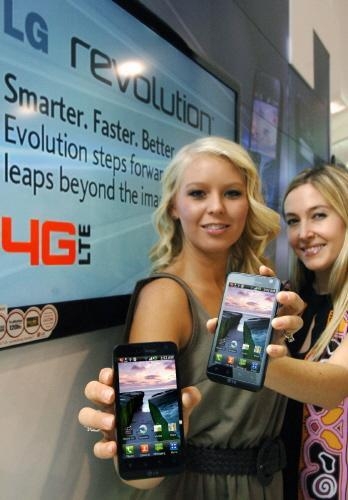 LTE 스마트폰 '레볼루션' 첫 공개 