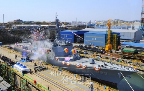 현대重, 이지스함 ‘류성룡함’ 진수 