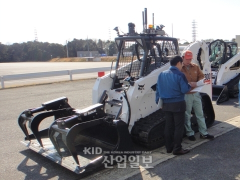 두산인프라코어 소형 건설장비, 일본원전 투입