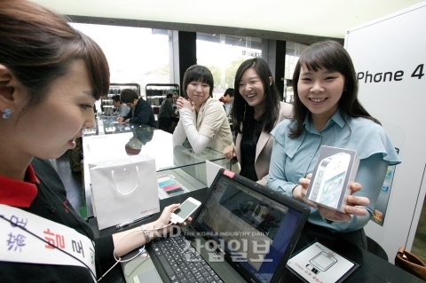 아이폰4 화이트 1호 개통 