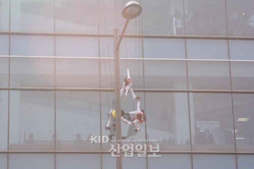 기술집적지 안산에서 열린 거리축제 열기 '후끈'