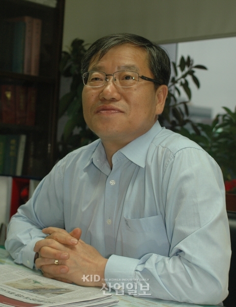 김강규, 김희진씨 5월엔지니어 영예