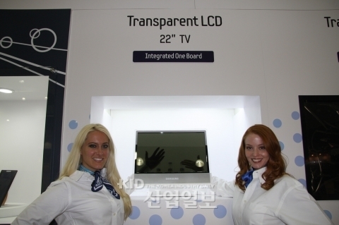 LCD와 OLED 제조 장비 시장 활기