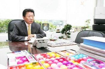 볼빅, 문경안 회장