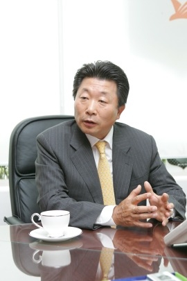 볼빅, 문경안 회장
