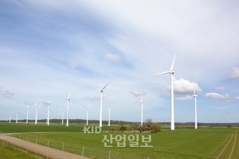 인천 앞바다에 토종 풍력단지 '우뚝'