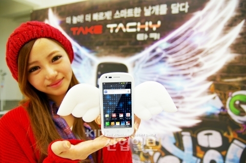 이게 바로 동급 최강 스마트폰 ‘테이크 타키’