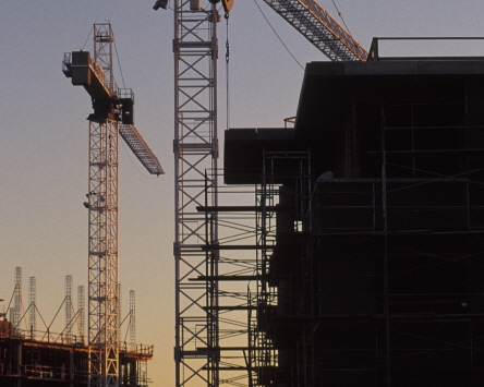 국내건설수주액 전년동월대비 26.8% 큰 폭 감소 