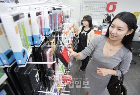 지겨운 휴대폰? '액세서리로 기분 바꾸세요'