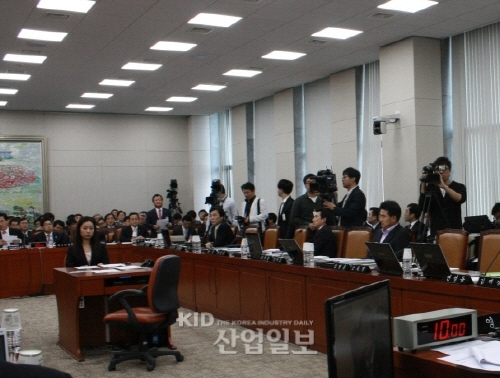 실버폰, 최신 스마트폰 가격의 ‘10배’