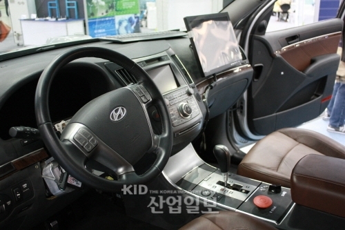 무인자동차 시대를 여는 국민大 연구원들