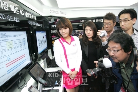 일본 IT기자단 U+LTE 팝업 스토어 방문