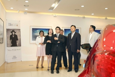 현대차 전시장에서 에스프레소의 깊은 향을 느껴보세요