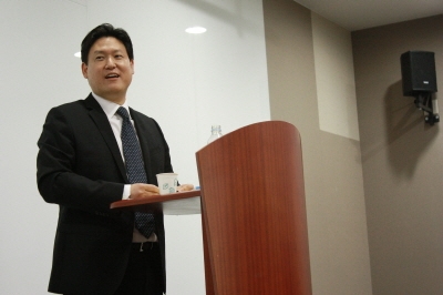  로봇 공학자 ‘데니스 홍’ 미래 기술명장들에 ‘창의력’ 가르치고파