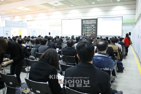 우리가 참여한 전시회 부스 관람객 유치 방안 없을까?