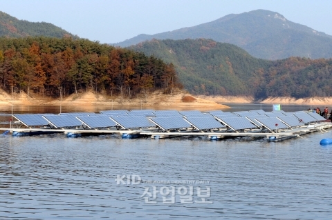 세계 최초 호수 위 수상태양광 발전 개시