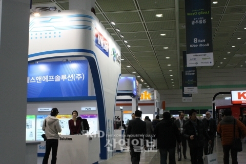 산업계 ‘첨단병기’ 반도체ㆍLED의 향연