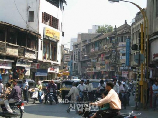 중국·인도 세계경제 중심축 급부상