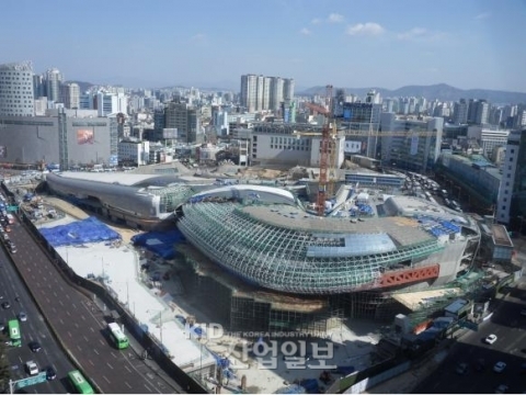 위용 드러낸 ‘세계 최고 복합 기술 결합’ 건축물