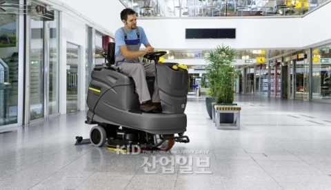 카처, 사용자편의 탑승식 바닥청소차