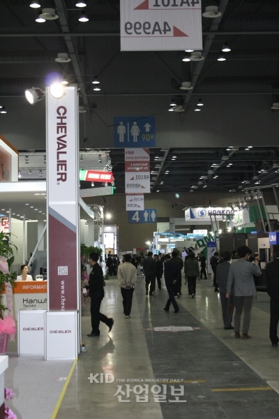 ‘국내 최대, SIMTOS2012 (서울국제공작기계전) 개막′