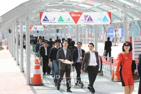 ‘국내 최대, SIMTOS2012 (서울국제공작기계전) 개막′