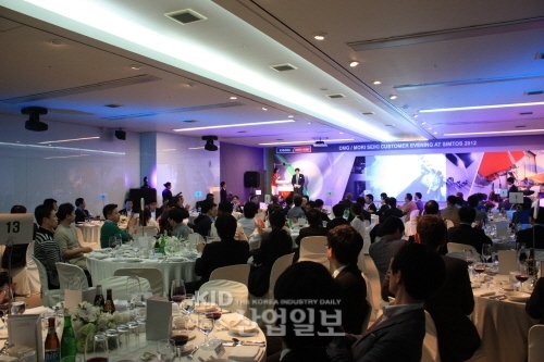 DMG/MORISEIKI, 고객 초빙 만찬행사 '성황'