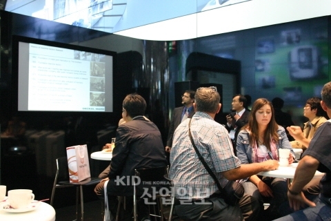 [REVIEW] ‘국내 최대, SIMTOS2012 (서울국제공작기계전)′