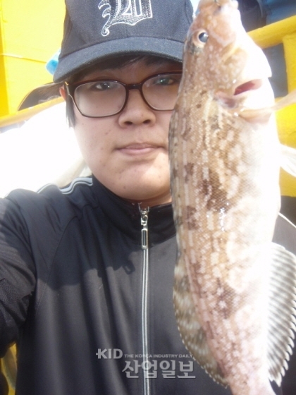 고래유선타고 바다낚시 즐기는 나는야 강태공