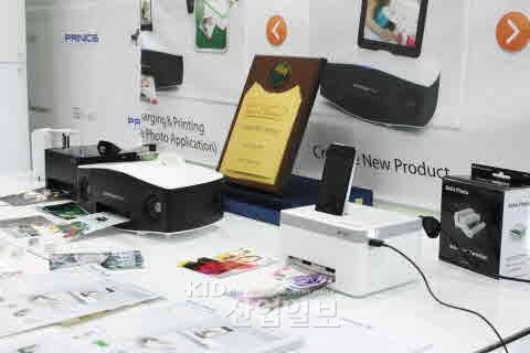 [월드IT쇼] ㈜프리닉스, 세계 최초 포터 프린터기 선보여