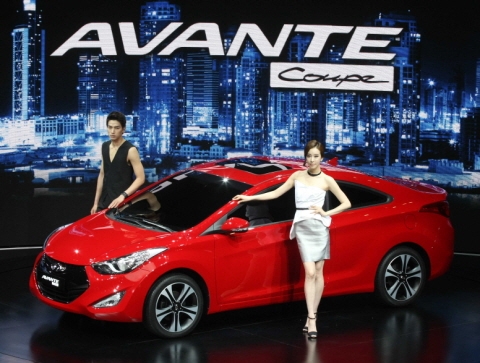 현대차, 2012 부산국제모터쇼에서 아반떼 쿠페 공개