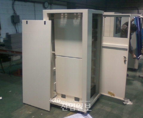 케스미디어, STEEL 2.3T를 사용해 견고해진 철재 케이스/정밀판금