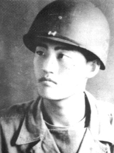 피격 전투기 몰고 적진 돌격, 조국 수호신 되다