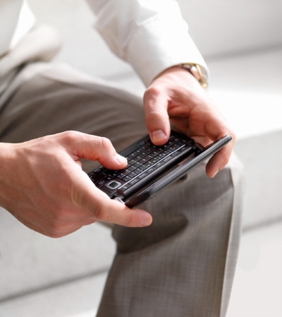 직장인들에게 스마트폰이란…‘끊을 수 없는 유혹’