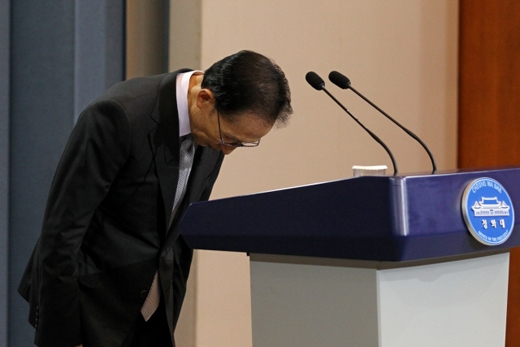 이 대통령 “불미스러운 일 심려 끼쳐 죄송”