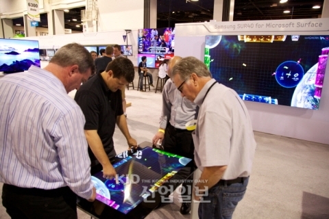 [TRENDS] 디스플레이 산업 진검 승부 ‘2~3년 내 도래’