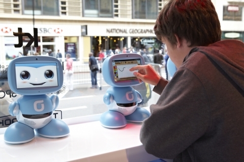 런던 백화점에 등장한 키봇 2