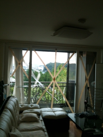 태풍 피해, 서울 흑석동 아파트 유리창 ‘와장창’