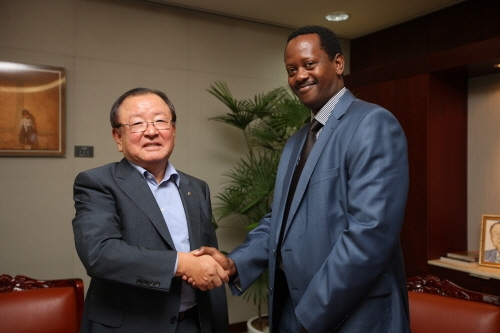 산업은행, 르완다에 개발금융 수출 물꼬