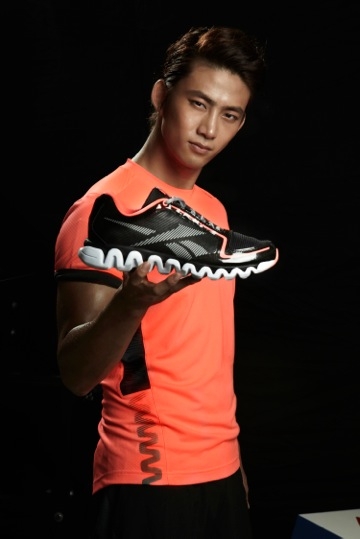 리복 새로운 에너지 ‘직텍 직라이트 런’ 출시  