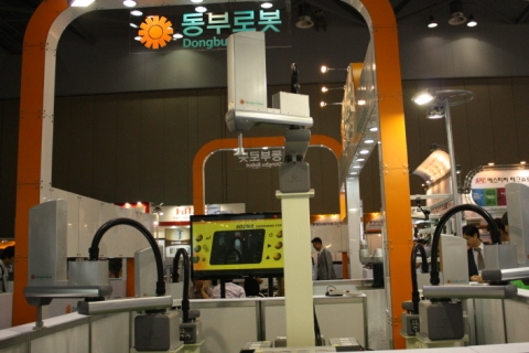 동부로봇, 신형 제조업용 로봇 ‘눈길’