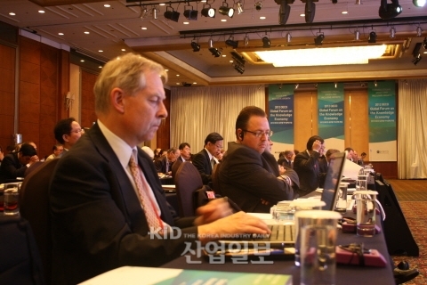 OECD, '지식경제가 글로벌 경제위기 해결책' 